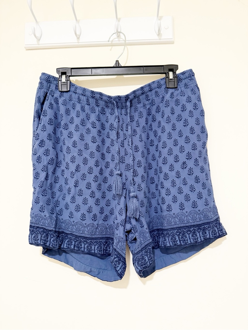 J. Jill Blue Printed Tie-Front Pull-On Shorts